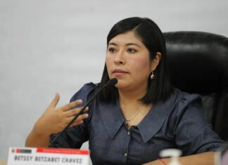 Betssy Chávez reanuda huelga de hambre y escribe carta testamentaria La exministra Betssy Chávez, retomó su huelga de hambre y difundió una carta donde denuncia al INPE, responsabiliza al gobierno de Boluarte.