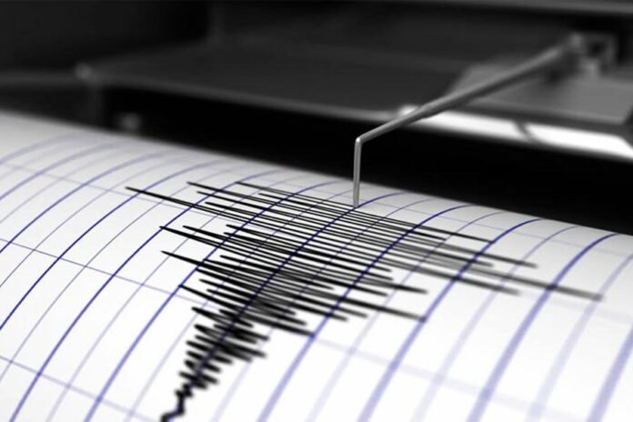 Un sismo de magnitud 7,5 en el pasaje de Drake, entre la Antártida y Chile, encendió la alerta de tsunami según el SHOA y el USGS.