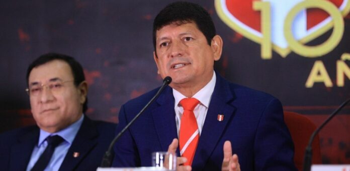 Agustín Lozano reelegido presidente.